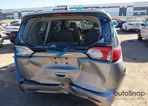 2021 Chrysler Voyager Lxi z USA, uszkodzony, nr VIN 2C4RC1DGXMR506474